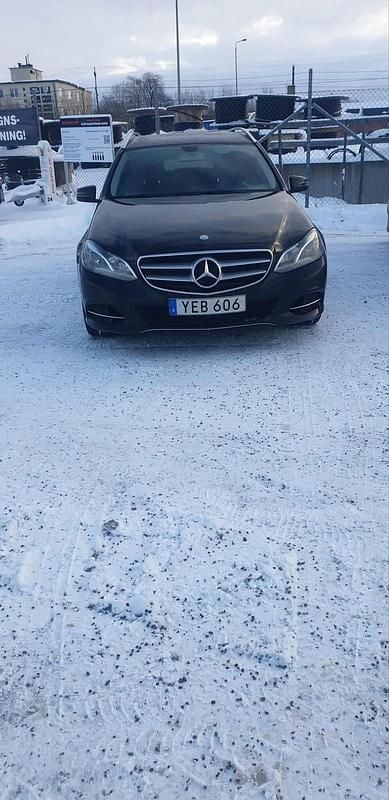 Begagnad 2016 Mercedes E220 Kombi | 160 000 kr (Superpris) - Bild 1/4