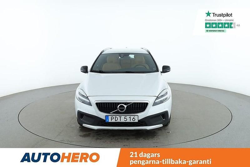 Vit Begagnad 2016 Volvo V40 CC Momentum Kombi | 189 000 kr (Marknadspris) - Bild 1/4