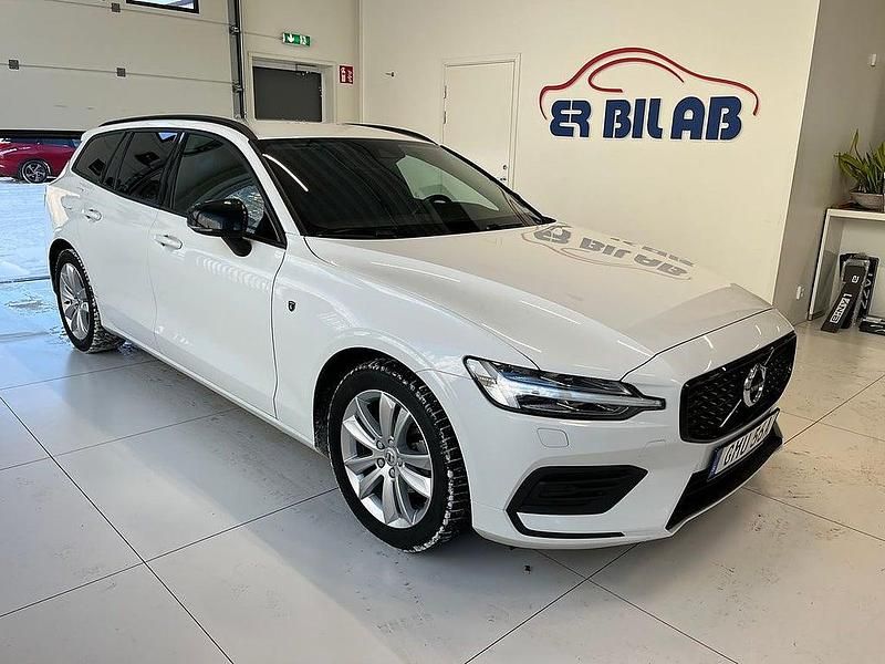 Vit Begagnad 2019 Volvo V60 Kombi | 249 900 kr (Marknadspris) - Bild 1/4