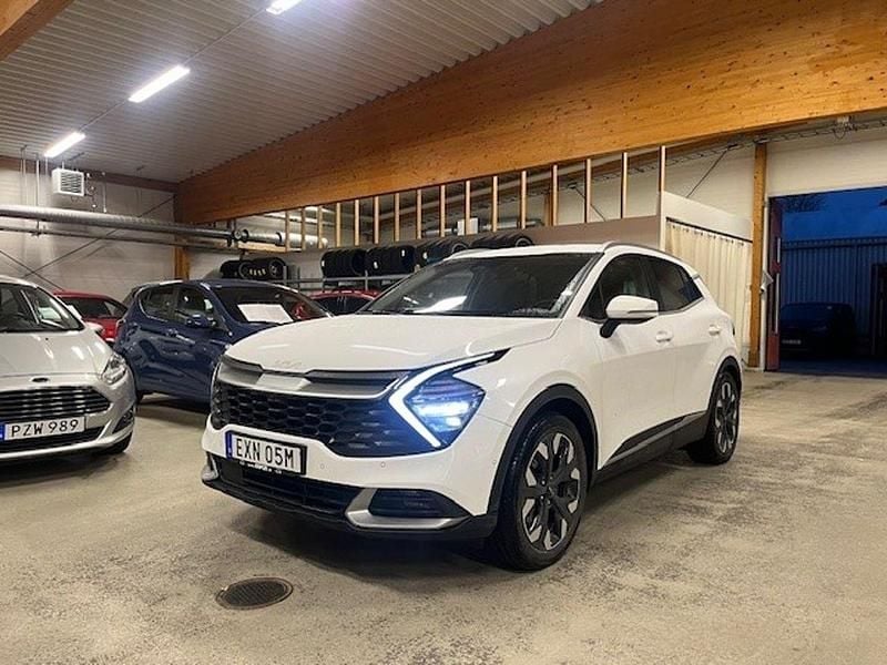 Vit Begagnad 2022 Kia Sportage SUV | 329 900 kr (Marknadspris) - Bild 1/3