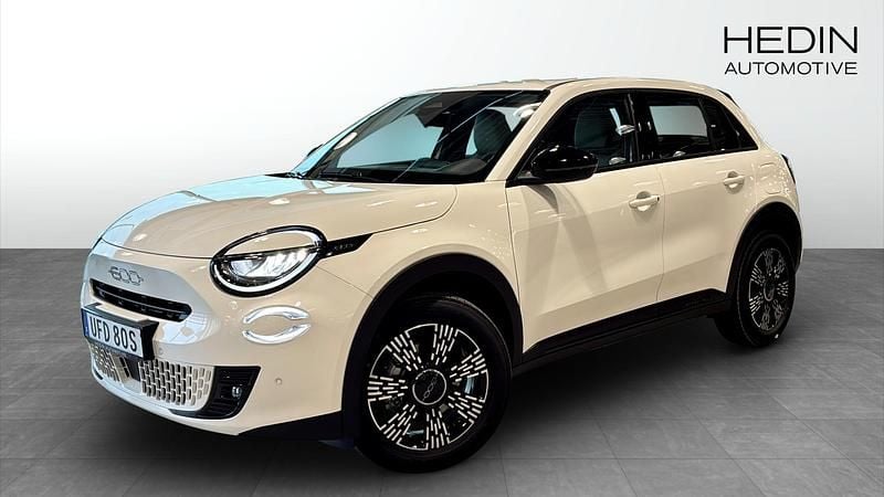 Vit Ny 2025 Fiat 600 Icon SUV | 350 800 kr - Bild 1/4