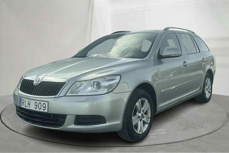Grön Begagnad 2011 Skoda Octavia Ambiente Kombi | 49 500 kr (Superpris) - Bild 1/4