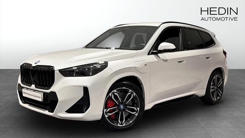 Vit Begagnad 2025 BMW X1 M Sport SUV | 598 700 kr (Dyr) - Bild 1/4