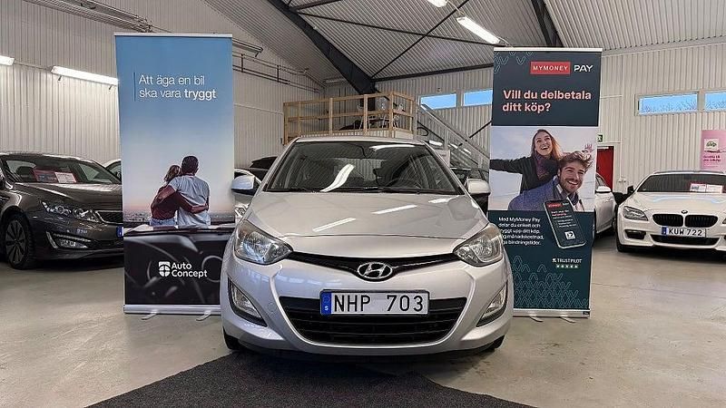 Begagnad Hyundai i20 Select 84 HK (61 kW) 2013 Silver Halvkombi