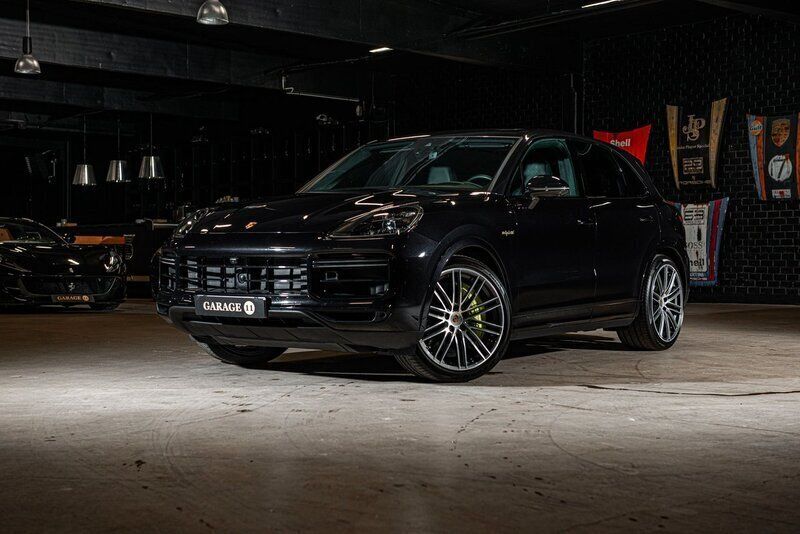 Begagnad 2020 Porsche Cayenne Turbo S SUV | 1 099 500 kr - Bild 1/4