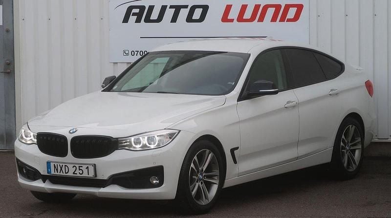 Vit Begagnad 2013 BMW 320 Gran Turismo Sport Line Halvkombi | 155 000 kr (Marknadspris) - Bild 1/4