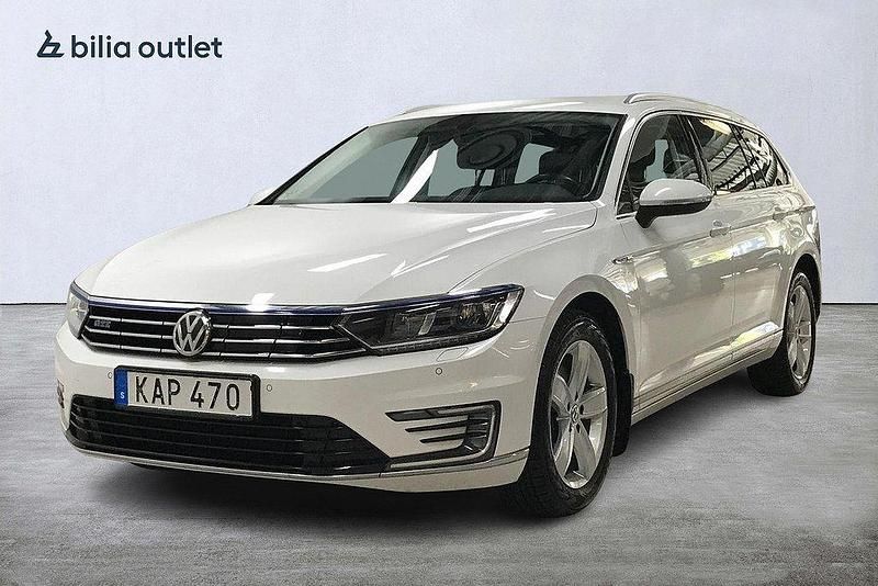 Vit Begagnad 2017 VW Passat GTE Kombi | 159 900 kr (Marknadspris) - Bild 1/3