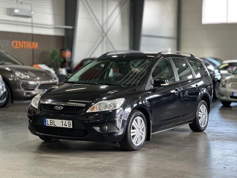 Svart Begagnad 2010 Ford Focus Platinum Kombi | 34 900 kr (Marknadspris) - Bild 1/4