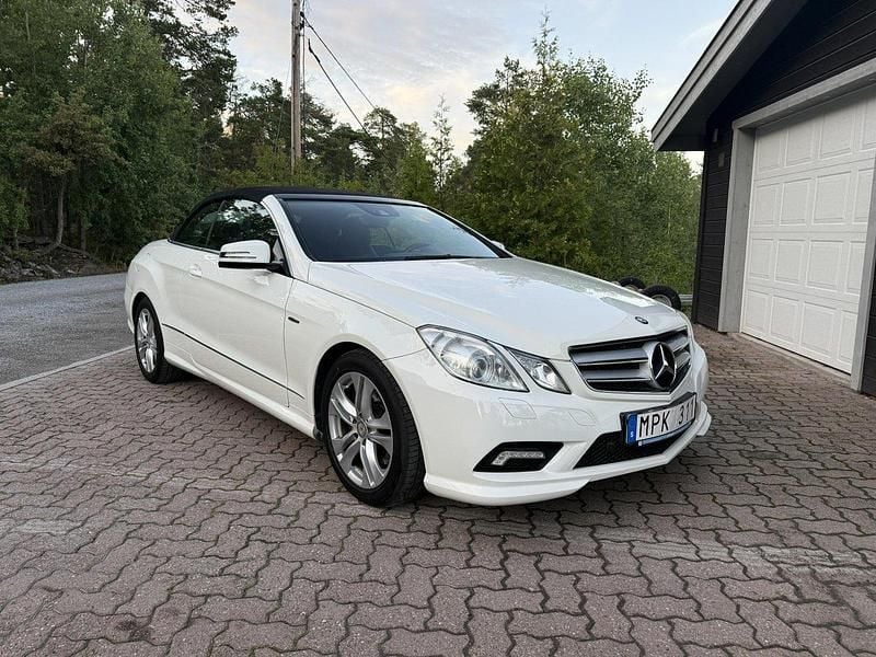 Vit Begagnad 2011 Mercedes E200 AMG Cab | 180 000 kr (Bra pris) - Bild 1/4