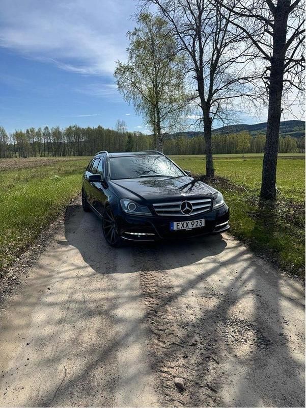 Svart Begagnad 2013 Mercedes C200 Kombi | 95 000 kr (Bra pris) - Bild 1/4