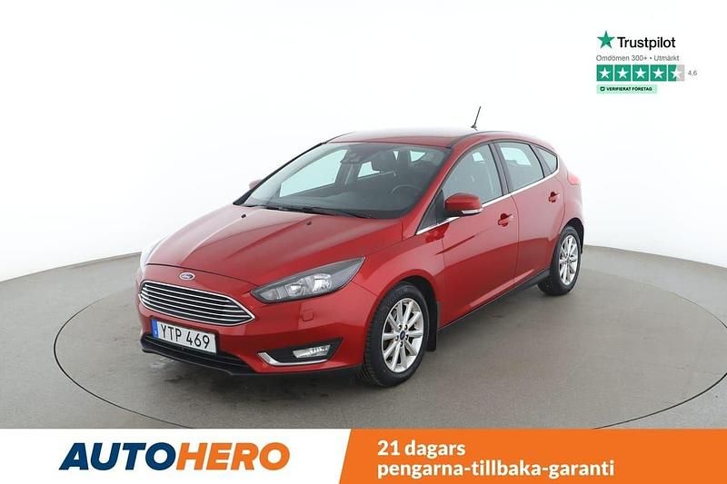 Röd Begagnad 2017 Ford Focus Titanium Halvkombi | 90 000 kr (Marknadspris) - Bild 1/4