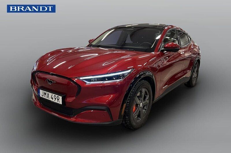 Röd Begagnad 2021 Ford Mustang Mach-E Standard Range SUV | 379 900 kr (Marknadspris) - Bild 1/4