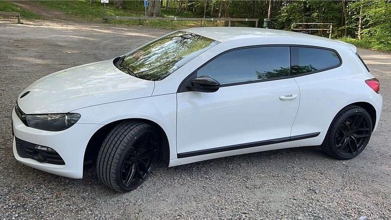 Begagnad VW Scirocco 160 HK (117 kW) 2011