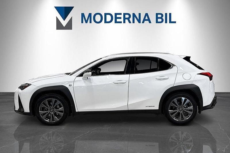 Begagnad Lexus UX 250h E-FOUR 184 HK (135 kW) 2019 Vit SUV