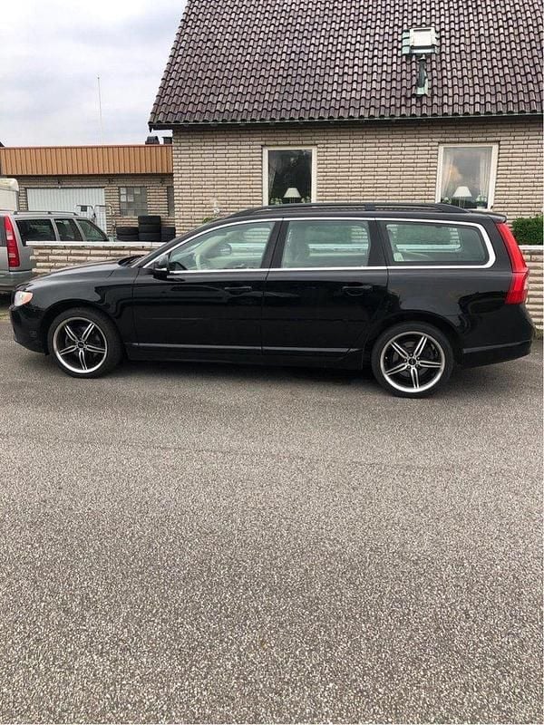 Svart Begagnad 2012 Volvo V70 Kombi | 64 500 kr (Bra pris) - Bild 1/4