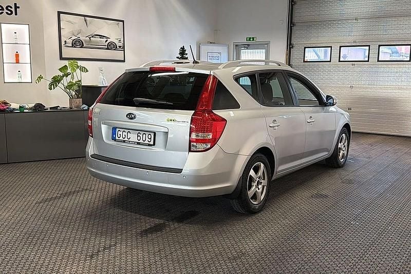 Begagnad Kia Ceed Sportswagon 116 HK (85 kW) 2010 Silver Kombi