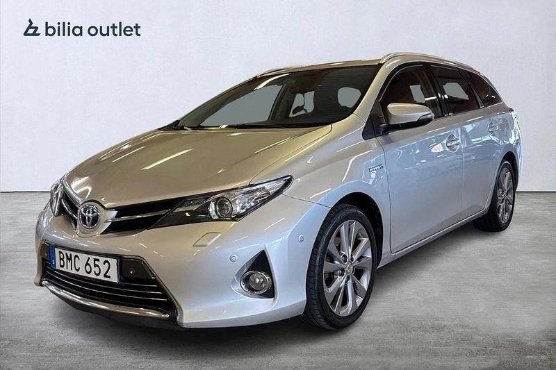 Silver Begagnad 2014 Toyota Auris Touring Sports Executive Kombi | 74 900 kr (Superpris) - Bild 1/4