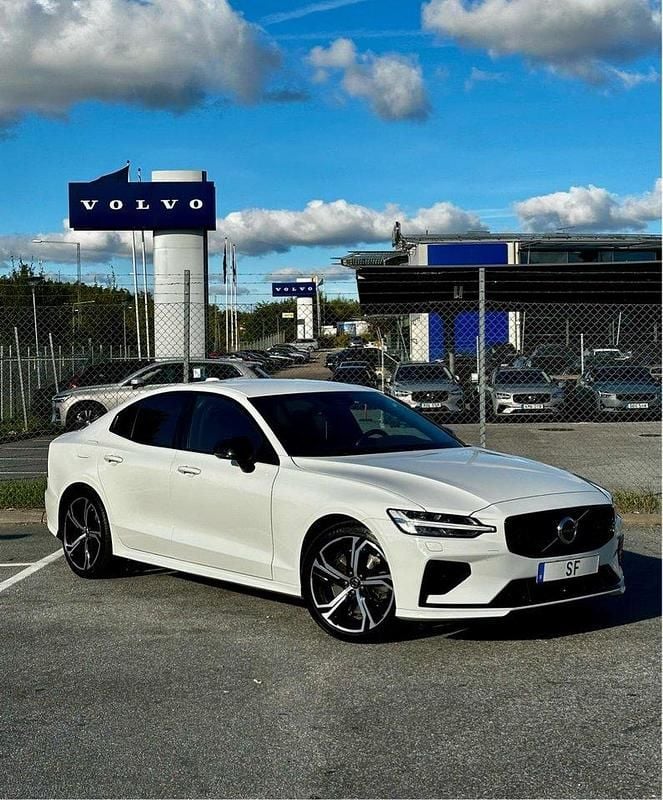 Vit Begagnad 2021 Volvo S60 R-Design Sedan | 345 000 kr (Bra pris) - Bild 1/4