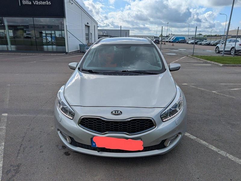 Grå Begagnad 2014 Kia Ceed Sportswagon Comfort Kombi | 60 000 kr (Bra pris) - Bild 1/4