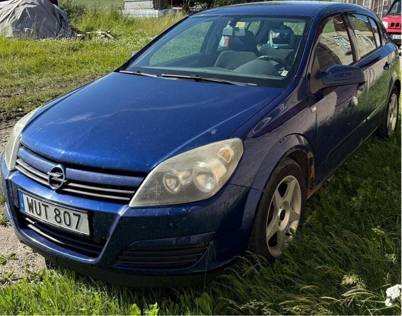 Blå Begagnad 2005 Opel Astra Halvkombi | 12 000 kr (Bra pris) - Bild 1/3