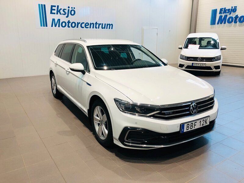 Vit Begagnad 2021 VW Passat GTE Kombi | 259 900 kr (Lite dyr) - Bild 1/4