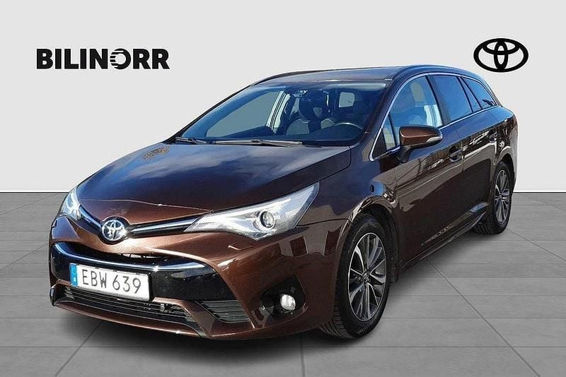 Brun Begagnad 2016 Toyota Avensis Active Kombi | 169 900 kr (Marknadspris) - Bild 1/4