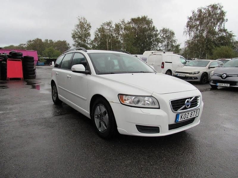 Begagnad Volvo V50 Kinetic 116 HK (85 kW) 2011 Vit Kombi