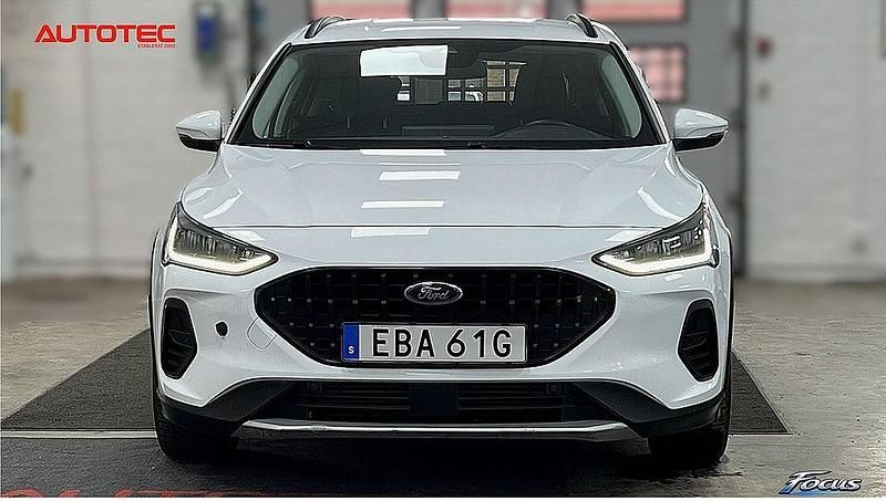 Begagnad Ford Focus Business Edition 125 HK (91 kW) 2023 Vit Halvkombi