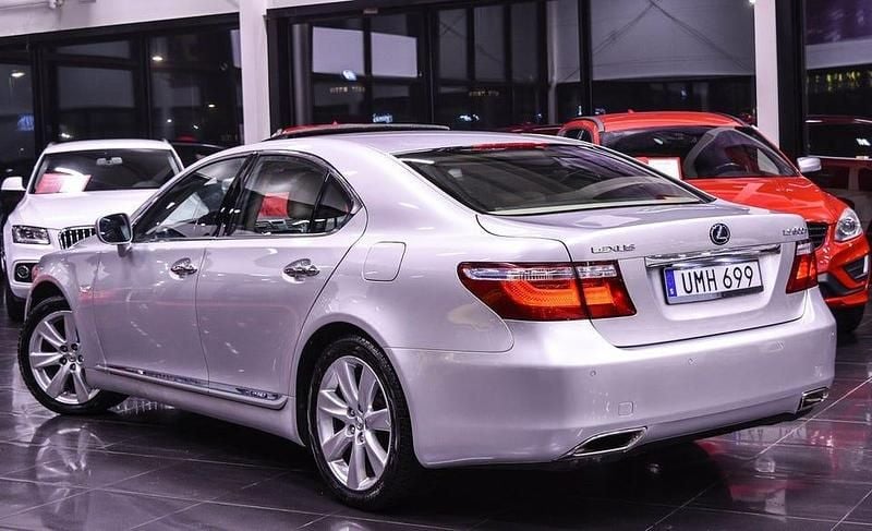 Begagnad Lexus LS600h 445 HK (327 kW) 2008 Silver Sedan