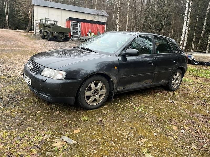 Mörkgrå met Begagnad 1999 Audi A3 Halvkombi | 18 500 kr (Marknadspris) - Bild 1/4