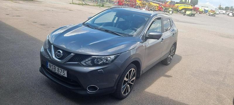 Grå Begagnad 2015 Nissan Qashqai SUV | 99 000 kr (Marknadspris) - Bild 1/4