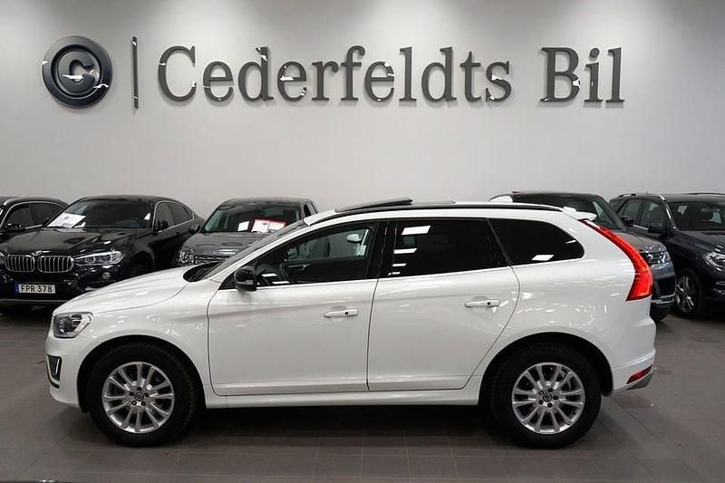 Vit Begagnad 2015 Volvo XC60 R-Design SUV | 209 900 kr (Marknadspris) - Bild 1/4