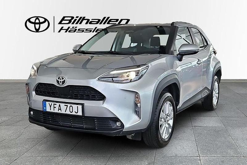 Silver Begagnad 2024 Toyota Yaris Cross Active SUV | 289 900 kr (Marknadspris) - Bild 1/4