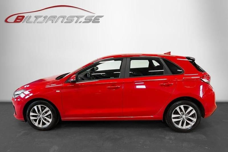 Begagnad Hyundai i30 Essential 122 HK (89 kW) 2021 Röd Halvkombi