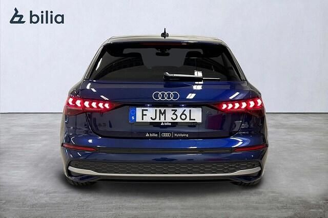 Begagnad Audi A3 Advanced 150 HK (110 kW) 2024 Mörkblå Halvkombi
