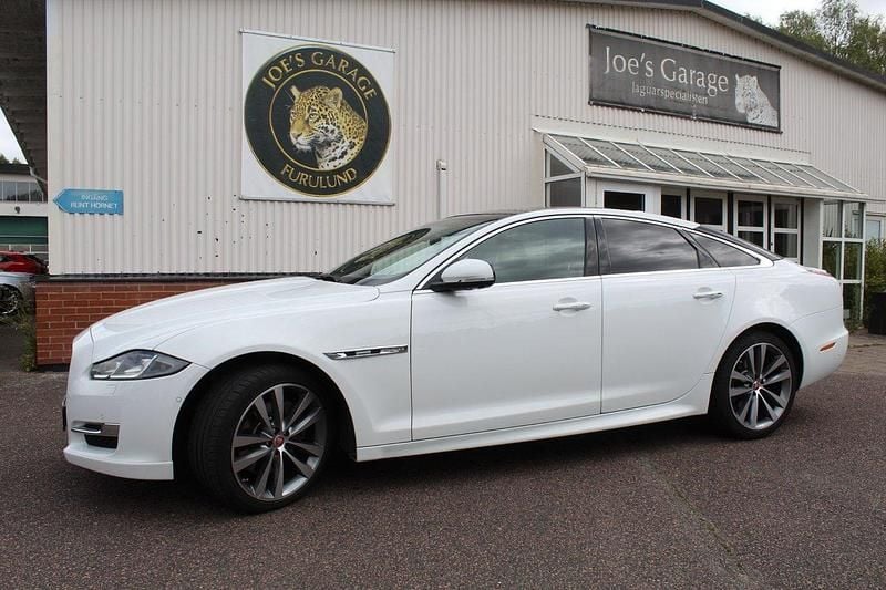 Begagnad 2017 Jaguar XJ R-Sport Sedan | 399 000 kr - Bild 1/4