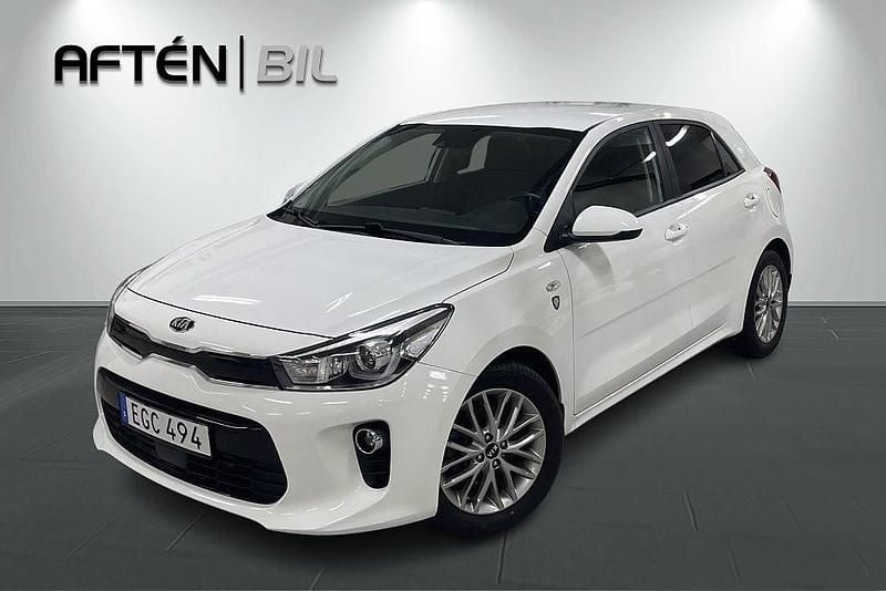 Vit Begagnad 2018 Kia Rio Advance Halvkombi | 164 900 kr (Bra pris) - Bild 1/3
