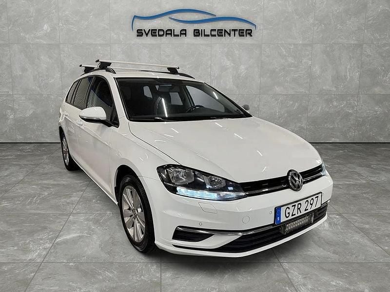 Vit Begagnad 2018 VW Golf VII Kombi | 169 000 kr (Marknadspris) - Bild 1/4