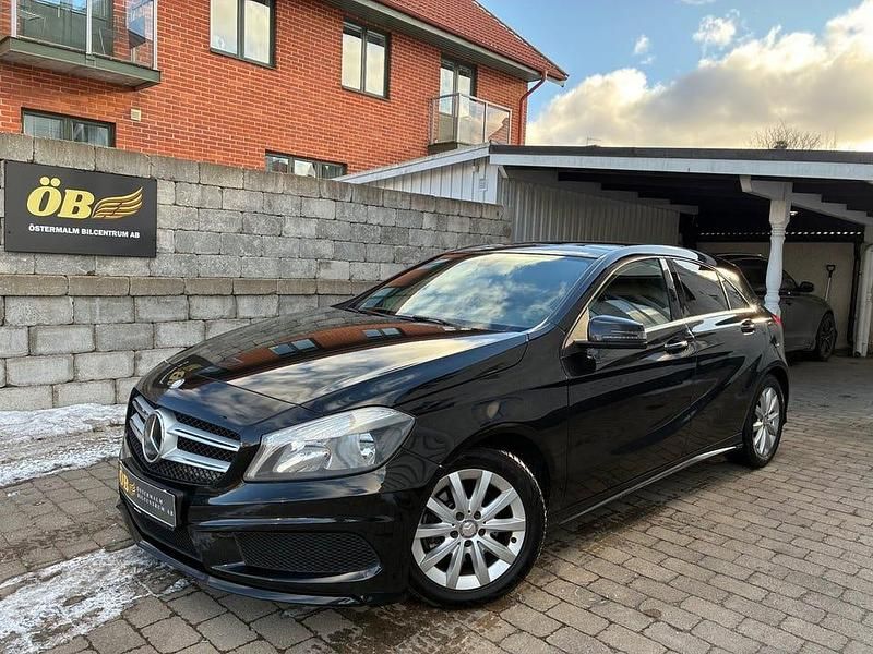 Svart Begagnad 2014 Mercedes A180 AMG line | 127 000 kr (Lite dyr) - Bild 1/4