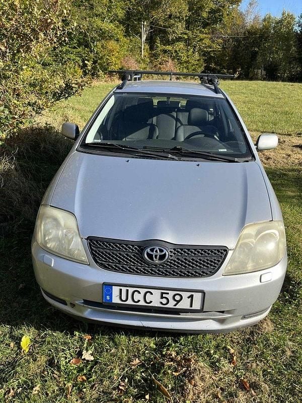 Silver Begagnad 2003 Toyota Corolla Kombi | 15 000 kr (Marknadspris) - Bild 1/4
