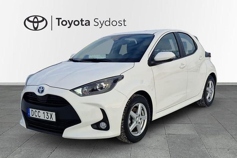 Begagnad Toyota Yaris Hybrid Active 117 HK (86 kW) 2024 Vit