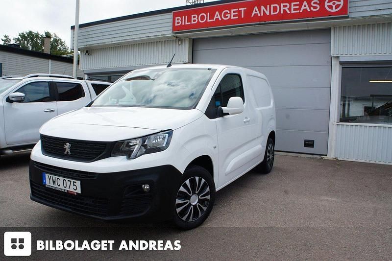 Vit Begagnad 2018 Peugeot Partner Minibuss | 129 900 kr (Marknadspris) - Bild 1/4