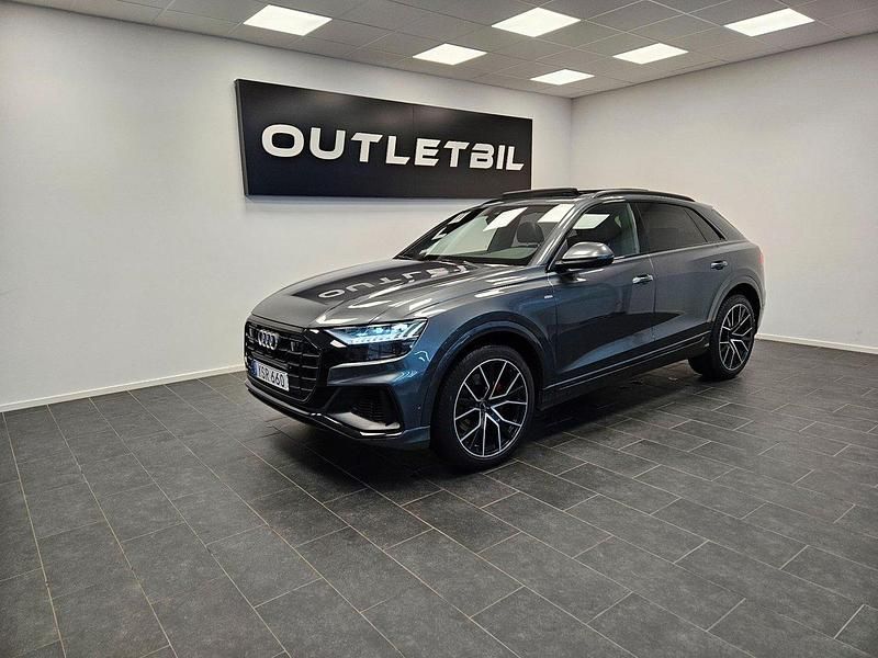 Grå Begagnad 2018 Audi Q8 S-Line SUV | 519 000 kr (Marknadspris) - Bild 1/4