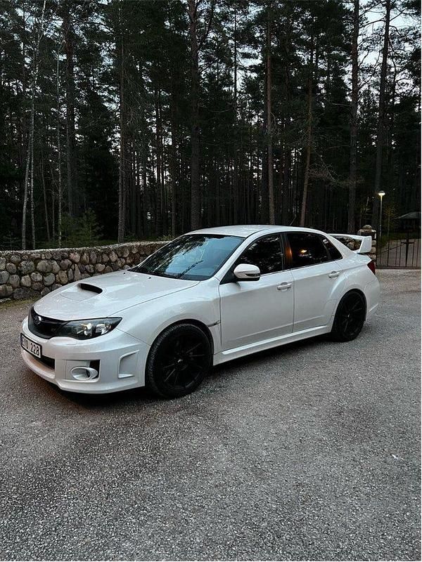 Begagnad 2013 Subaru WRX STI Sedan | 276 000 kr - Bild 1/4