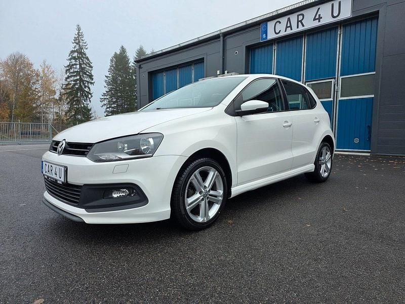 Vit Begagnad 2014 VW Polo R-line Halvkombi | 94 900 kr (Marknadspris) - Bild 1/4