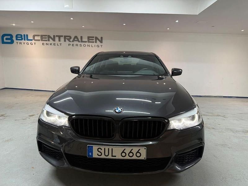 Begagnad BMW 530 iPerformance 252 HK (185 kW) 2018 Grå Sedan