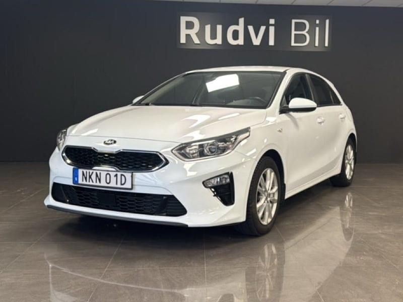 Vit Begagnad 2019 Kia Ceed Halvkombi | 129 900 kr (Marknadspris) - Bild 1/4