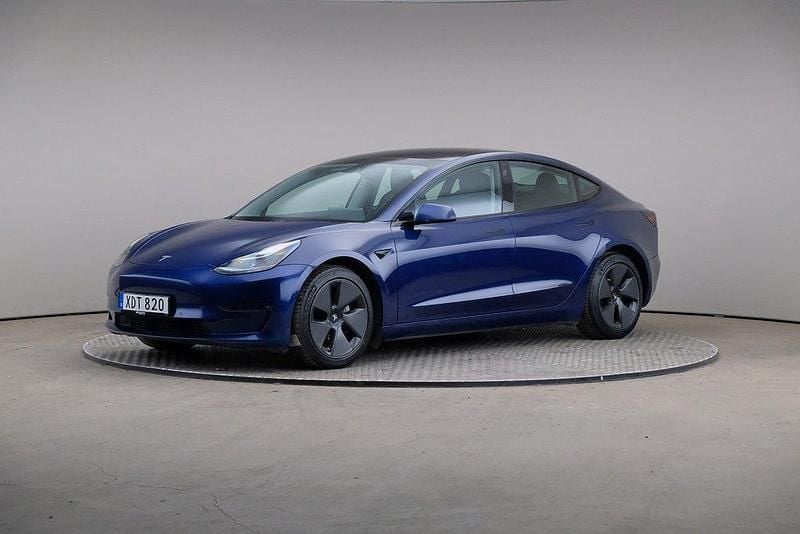 Blå Begagnad 2021 Tesla Model 3 Long Range Sedan | 279 000 kr (Bra pris) - Bild 1/4