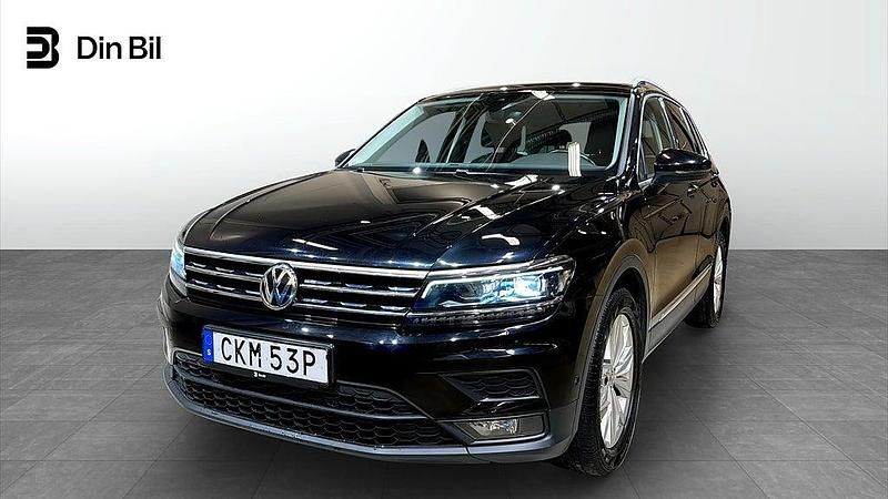 Svart (deep black pearl) Begagnad 2019 VW Tiguan Comfortline SUV | 264 900 kr (Marknadspris) - Bild 1/4