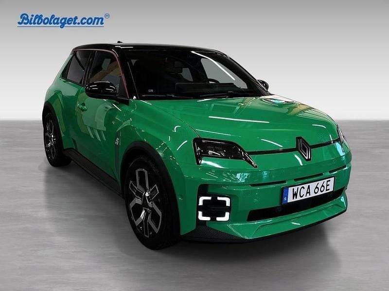Begagnad Renault 5 E-Tech Techno 111 kW (151 HK) 2025 Grön Halvkombi